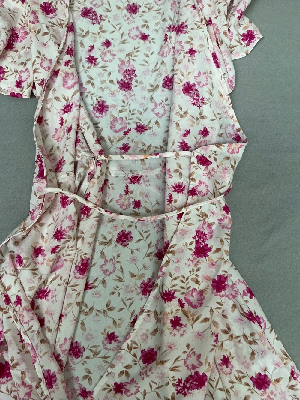 Lauren Conrad Pink White Floral Wrap Dress M Short Flutter Sleeve V-Neck Boho